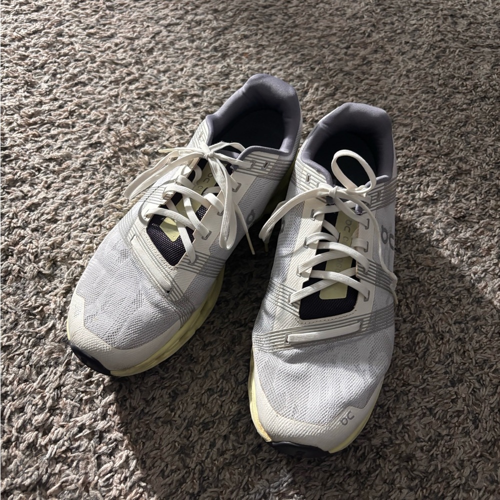 On Running Men's Gray and Yellow Shoes - Picture 3 of 5